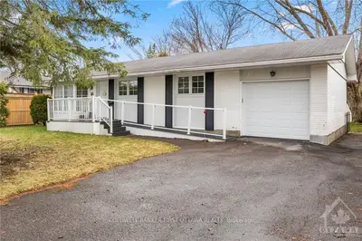 16 Sycamore Drive, Bells Corners And South To Fallowfield, On K2h 6h6