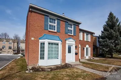 327 Monterey Drive, South Of Baseline To Knoxdale, On K2h 7b1
