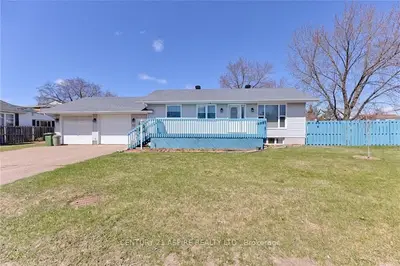 10 Mohns Avenue, Petawawa, On K8h 2g6