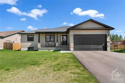 31 Terrance Drive, Petawawa, On K8h 0h3