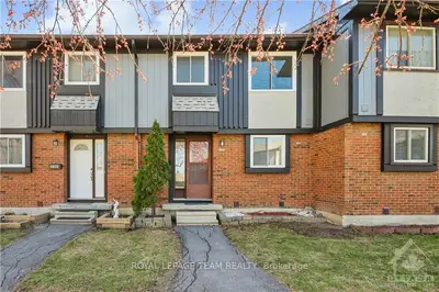 426 Moodie Drive B, Bells Corners And South To Fallowfield, On K2h 8a6