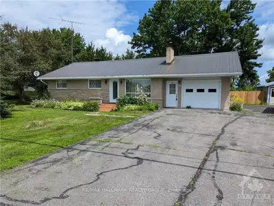 562 County Road 9 Road, Alfred And Plantagenet, On K0b 1l0