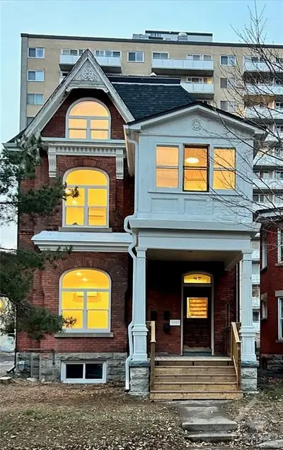 97 Mclaren Street, Ottawa Centre, On K2p 0k5
