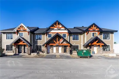 320 Montee Outaouais Street 302, Clarence-rockland, On K4k 1g2