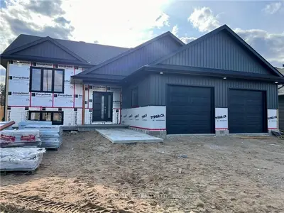 18 Zachary Street, Petawawa, On K8h 0g5