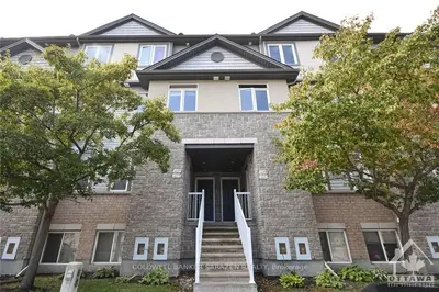1077 Redtail, Cyrville - Carson Grove - Pineview, On K1j 0a9