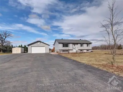 10055 COUNTY ROAD 3 Road, North Dundas, ON K0E 1S0