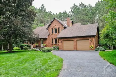 122 Pleasant Creek Drive, Carp - Huntley Ward, On K0a 1l0