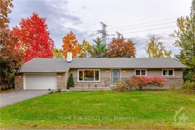 160 LEOPOLDS Drive, Billings Bridge - Riverside Park and Area, ON K1V 7E3