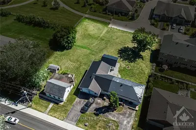 303-307 Donald B Munro Drive, Carp - Huntley Ward, On K0a 1l0