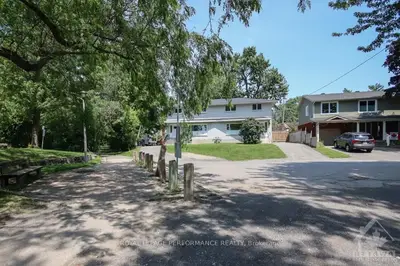 11 Kempster Avenue, Britannia - Lincoln Heights And Area, On K2b 6l9