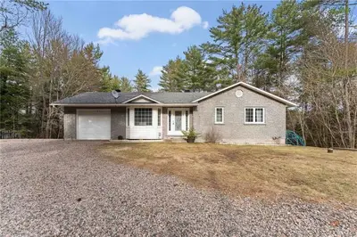 1607 Witt Road, Laurentian Valley, On K8a 6w5