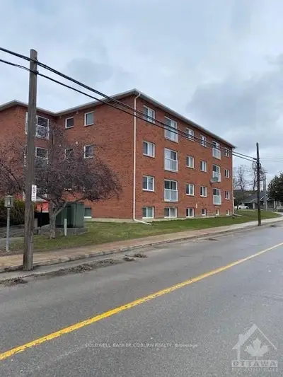 2 Rideau Street 2, Westport, On K0g 1x0