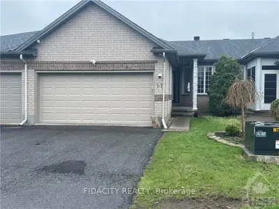 11 Trump Avenue, Carlington - Central Park, On K2c 4a7