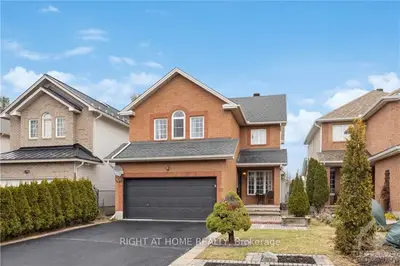32 Nortoba Crescent, Kanata, On K2t 1g9
