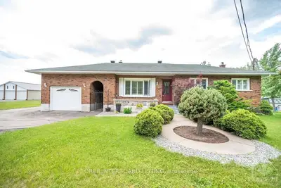 381 Forest Lea Road, Laurentian Valley, On K8a 6w6