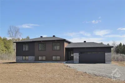 807 Pine Grove Road, Lanark Highlands, On K0g 1k0