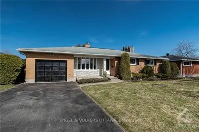 1481 LEXINGTON Street, Mooneys Bay - Carleton Heights and Area, ON K2C 1S2