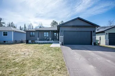 40 Terrance Drive, Petawawa, On K8h 0h3