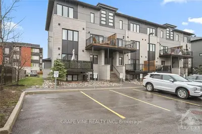 442 Via Verona Street A, Barrhaven, On K2j 6b3