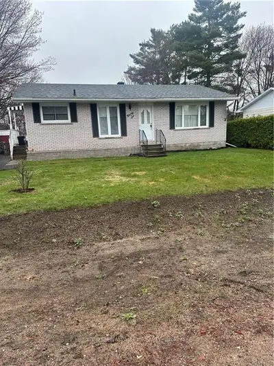 96 Hemlock Street, Petawawa, On K8h 3c2