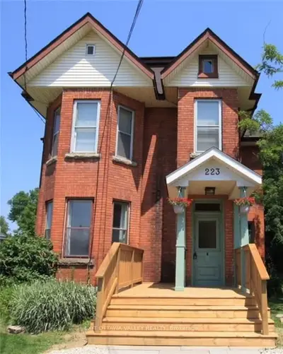 223 Hunter Street, Pembroke, On K8a 2p1