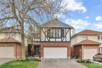 11 Castlefield Avenue, Stittsville - Munster - Richmond, On K2s 1e4