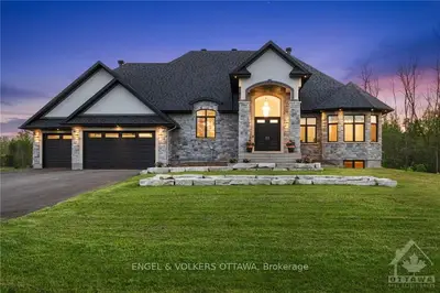 711 Ballycastle Crescent, Blossom Park - Airport And Area, On K1x 0a4