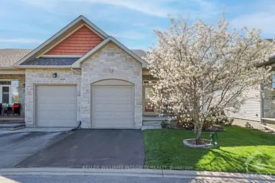 212 Fairside, Carp - Huntley Ward, On K0a 1l0