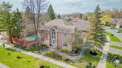 6251 Beausejour Drive, Orleans - Convent Glen And Area, On K1c 6z2