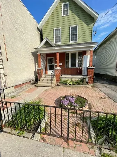 14 Poplar Street 2, West Centre Town, On K1r 6v2