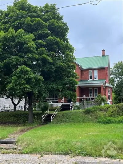 176 Wellington Street, Bonnechere Valley, On K0j 1t0