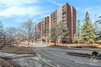 2630 SOUTHVALE Crescent 205, Elmvale Acres and Area, ON K1B 4S8