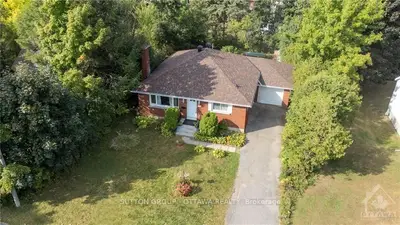 311 MOUNTBATTEN Avenue, Alta Vista and Area, ON K1H 5N2