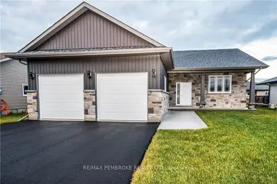 8 Zachary Street, Petawawa, On K8h 0g5