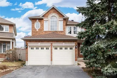 43 WHITESTONE Drive, Carlington - Central Park, ON K2C 4A9