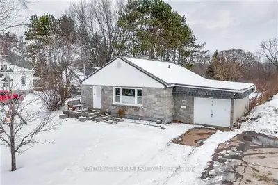 1345 PEMBROKE Street W, Laurentian Valley, ON K8A 7B1