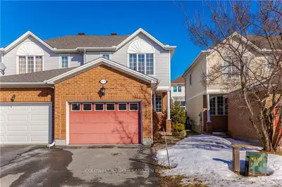 1137 Clyde Avenue, Carlington - Central Park, On K2c 4b2