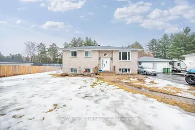 11 Jamie Crescent, Petawawa, On K8h 3n2