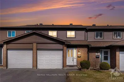 3303 Hogarth Avenue, Blossom Park - Airport And Area, On K1t 1s6