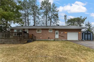 10 Edith Street, Petawawa, On K8h 3e7