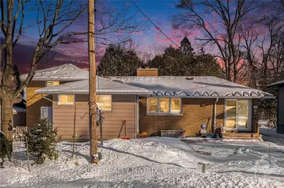 61 Rideau Heights Drive, Country Place - Pineglen - Crestview And Area, On K2e 7a7