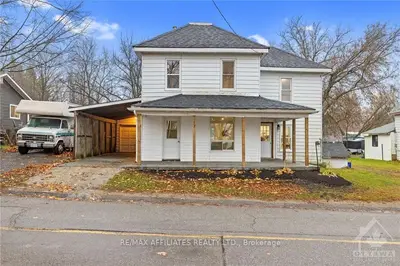 17 Halladay Street, Rideau Lakes, On K0g 1e0