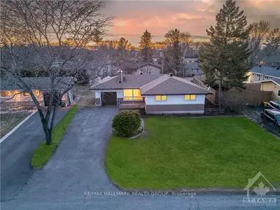 22 Sycamore Drive, Bells Corners And South To Fallowfield, On K2h 6r7