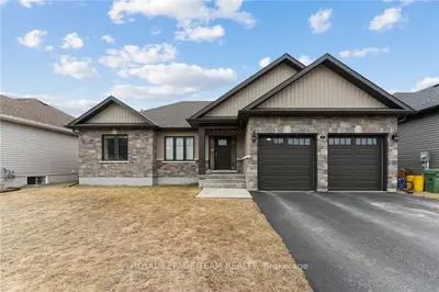 6 Noble Crescent, Petawawa, On K8h 3n9