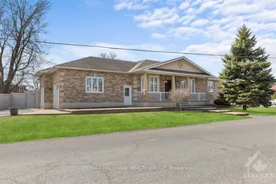 10 Harris Place, Meadowlands - Crestview And Area, On K2g 2p2