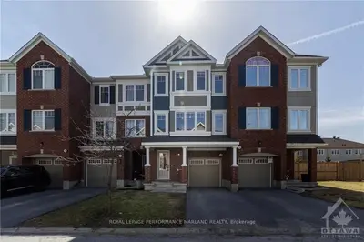 138 Gelderland, Kanata, On K2v 0h8
