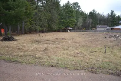 912 B Doran Road, Petawawa, On K8a 6w7