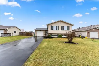 28 Highland Park Drive, Petawawa, On K8h 3s2