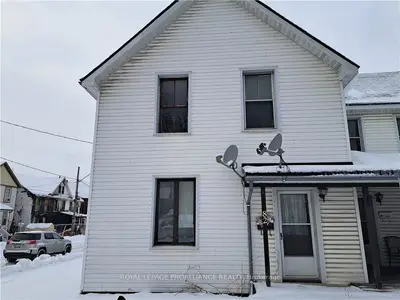 82 Pearl Street W, Brockville, On K6v 4b9